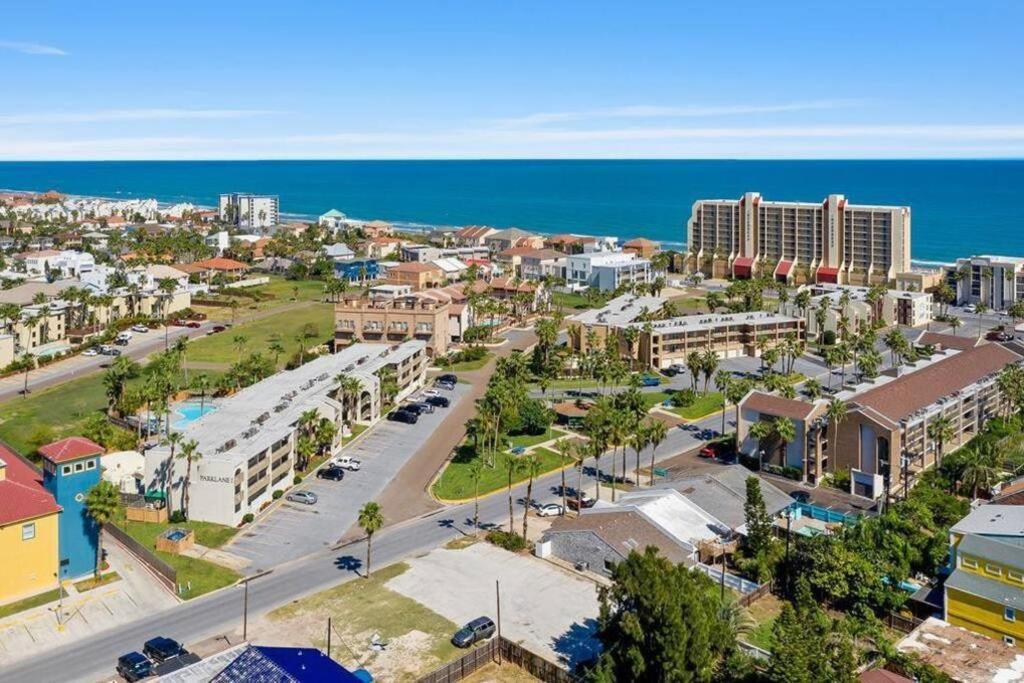 2 Bed 2 Bath Condo By Beach With Resort Pool Юг Падре Айленд Экстерьер фото